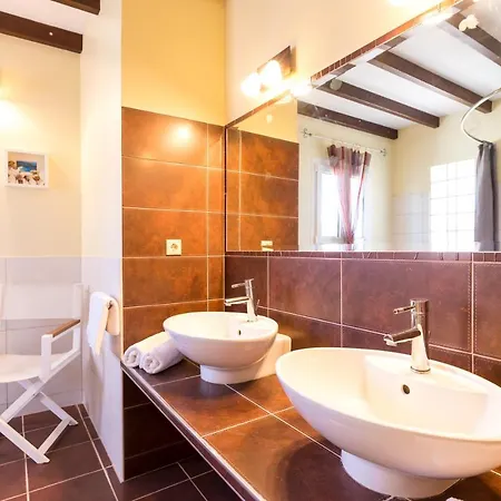 Βίλα St Nicholas House With Private Heated Pool *
