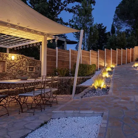 Βίλα St Nicholas House With Private Heated Pool Δασιά